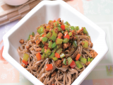 双椒肉拌杂粮面