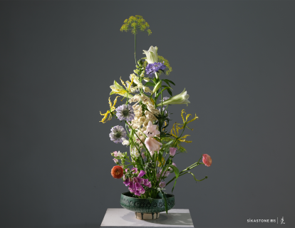 纵向草花插花构成