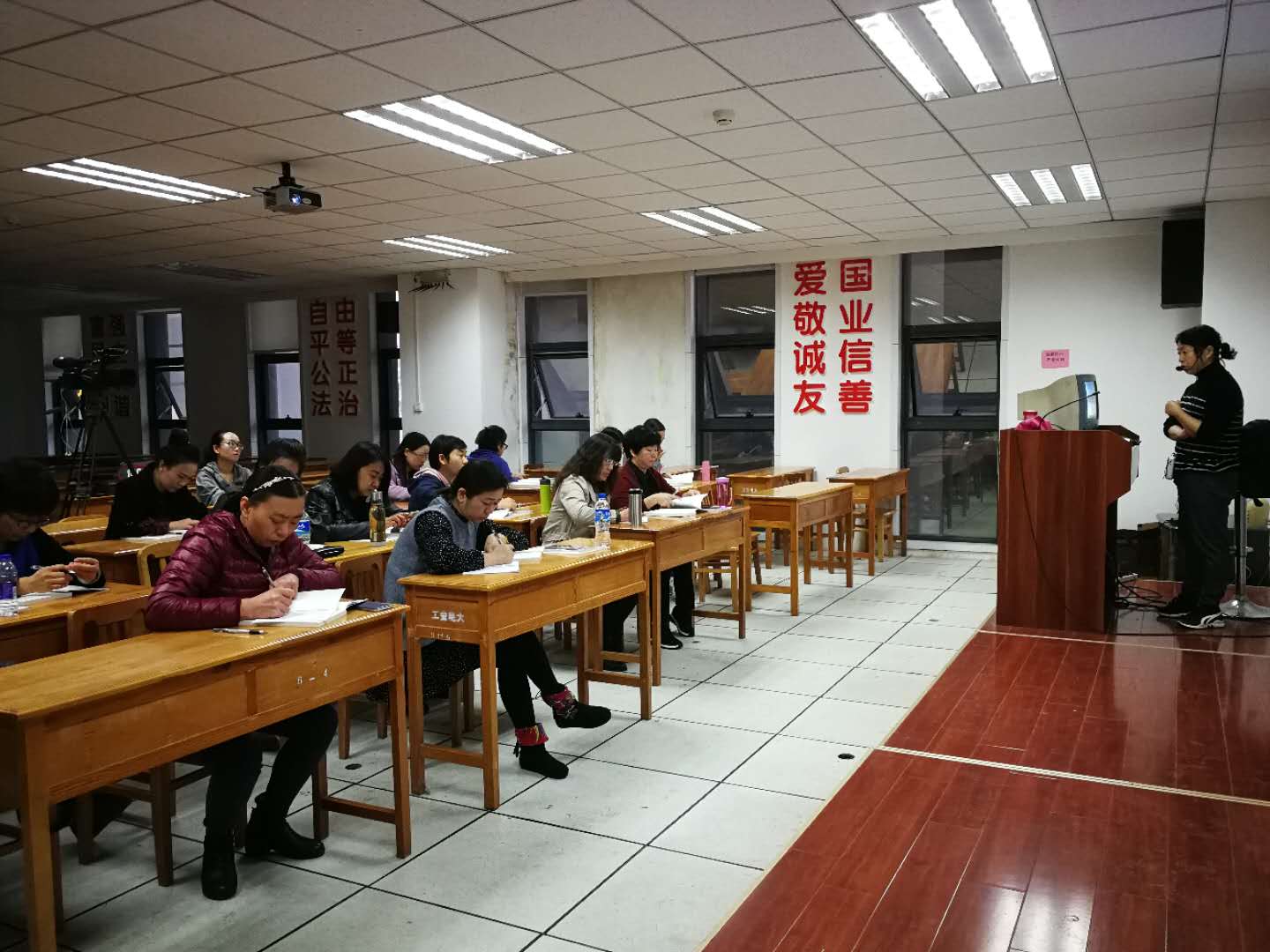 【最优秀的启蒙导师】育婴师让宝宝赢在人生起跑线上