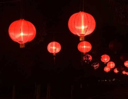 古人用蜡烛照明时为什么要加上灯笼？