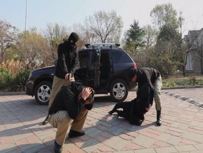 车辆安全—驾车遭遇被劫持绑架如何应对