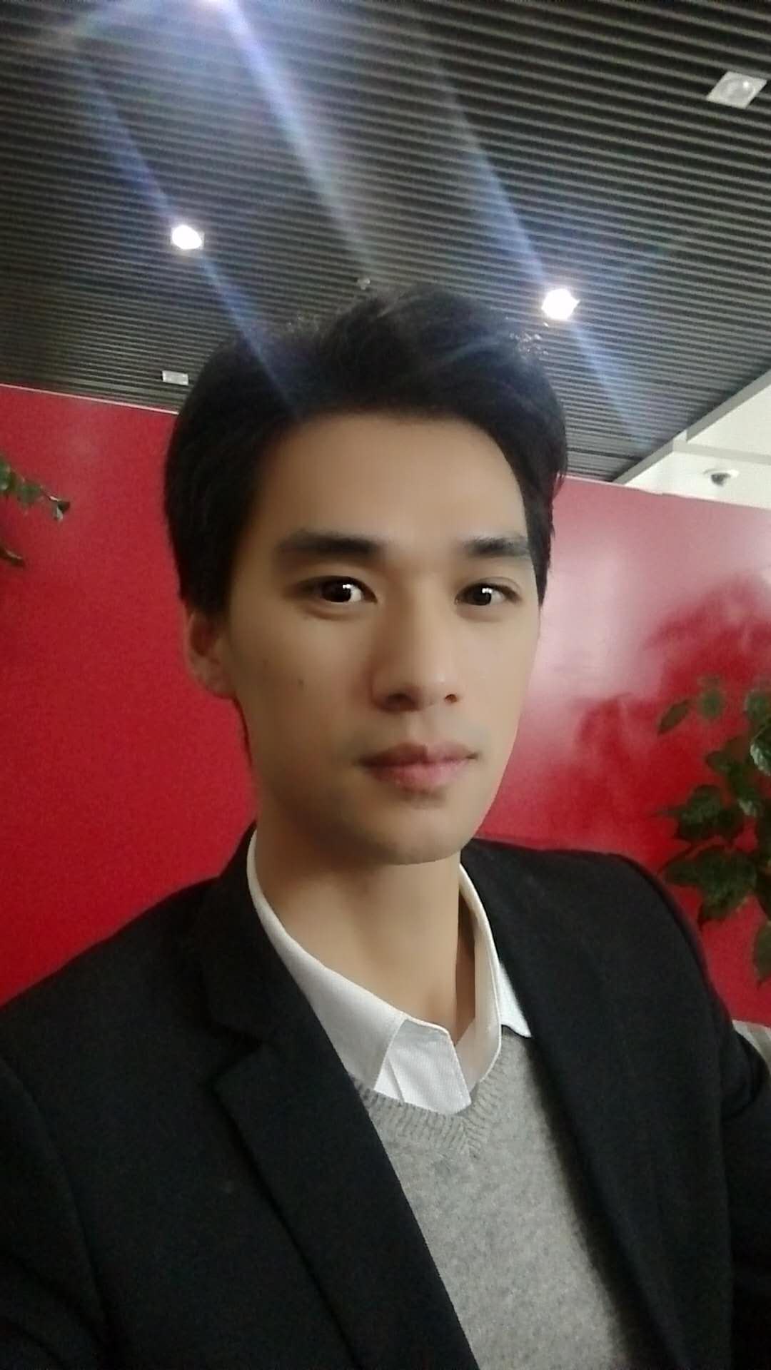 区块链+创新，深圳春季千人峰会-陀螺财经-读懂区块链，让一部分人先到达未来