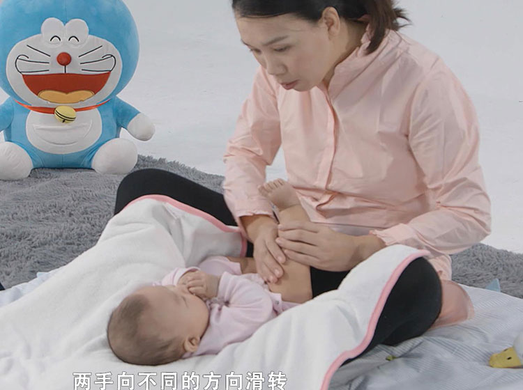 第22课 长时间使用背带或坐安全座椅后的抚触
