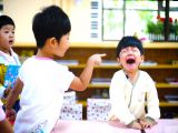 《压力》问答1：宝宝开学哭闹的厉害，内心很难过又没办法，面对这样的压力，该怎么办