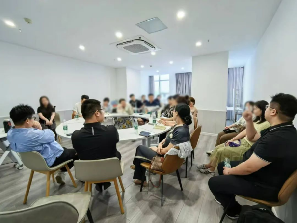 小鹅通教练专访：告别央企转型知识创业，他如何用 “利他” 思维破圈生长？