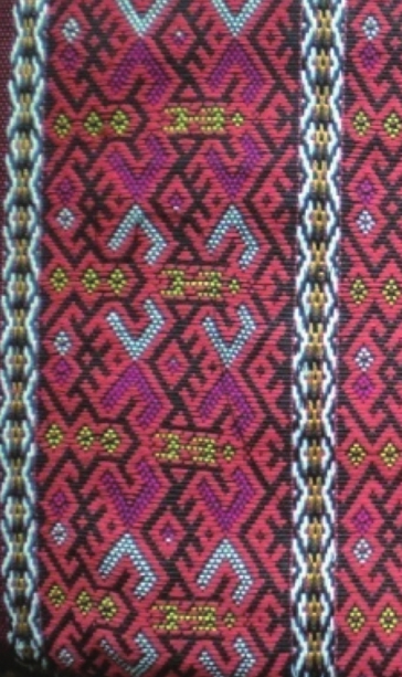 9787518007257001-00105-i.jpg 非遗系列:中国少数民族织绣技艺