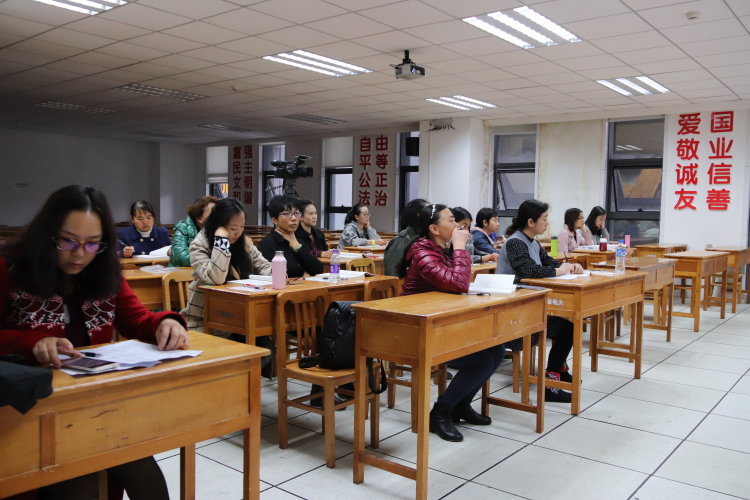 让宝宝赢在人生起跑线上的实用课程--育婴师