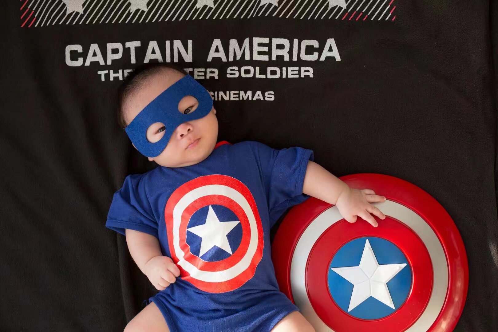 小小婴儿的美国队长梦：英雄精神的传承与影响