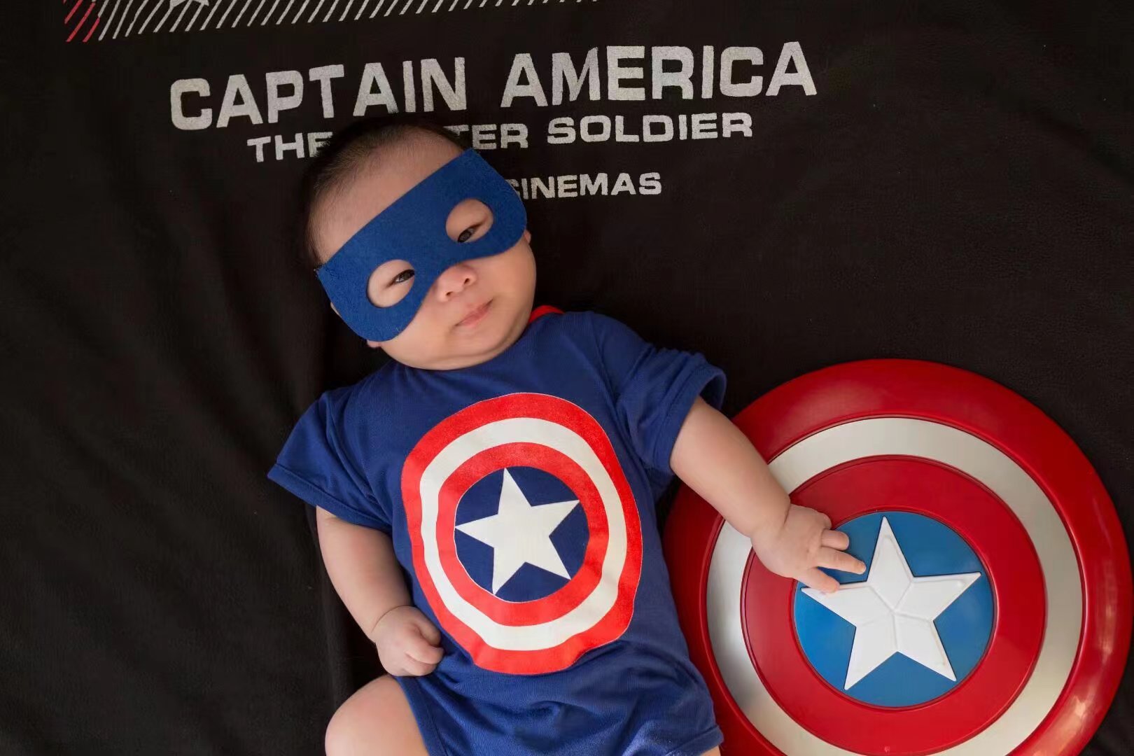 小小婴儿的美国队长梦：英雄精神的传承与影响