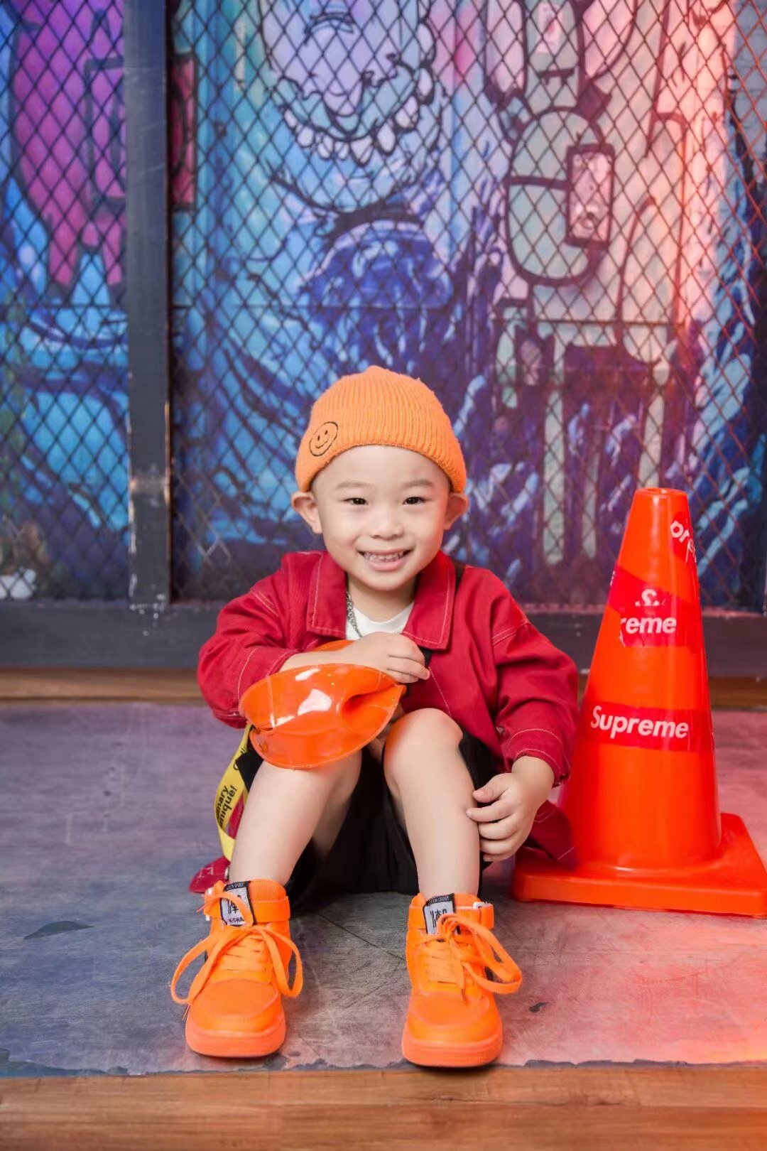 橙色魅力点亮街头艺术