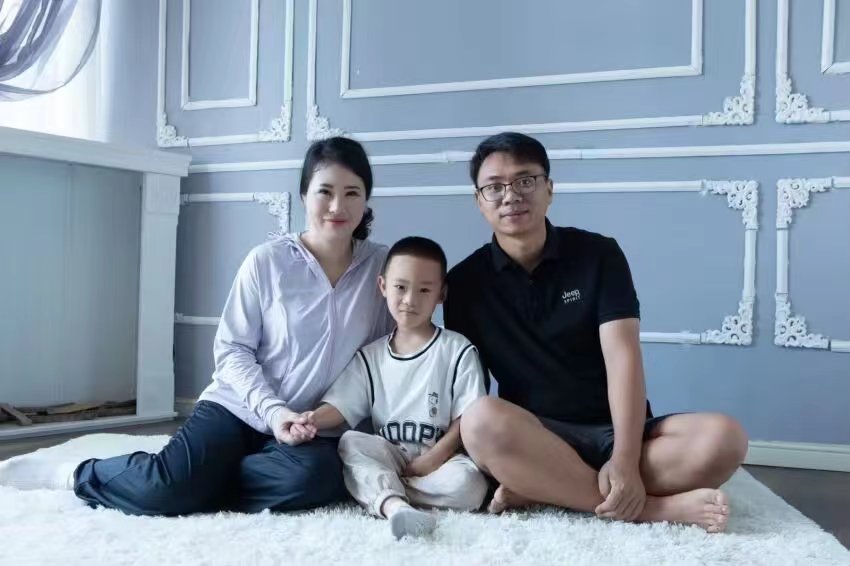 大元元和爸爸妈妈的5岁合影