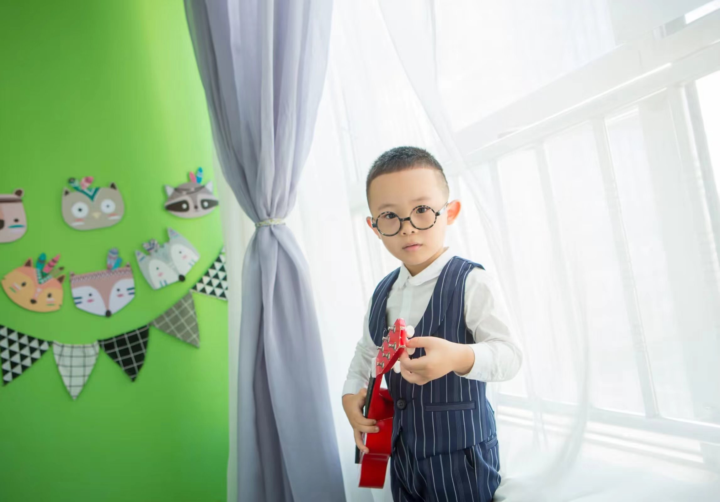 大元元的微笑旋律：小吉他手的蓝色梦想