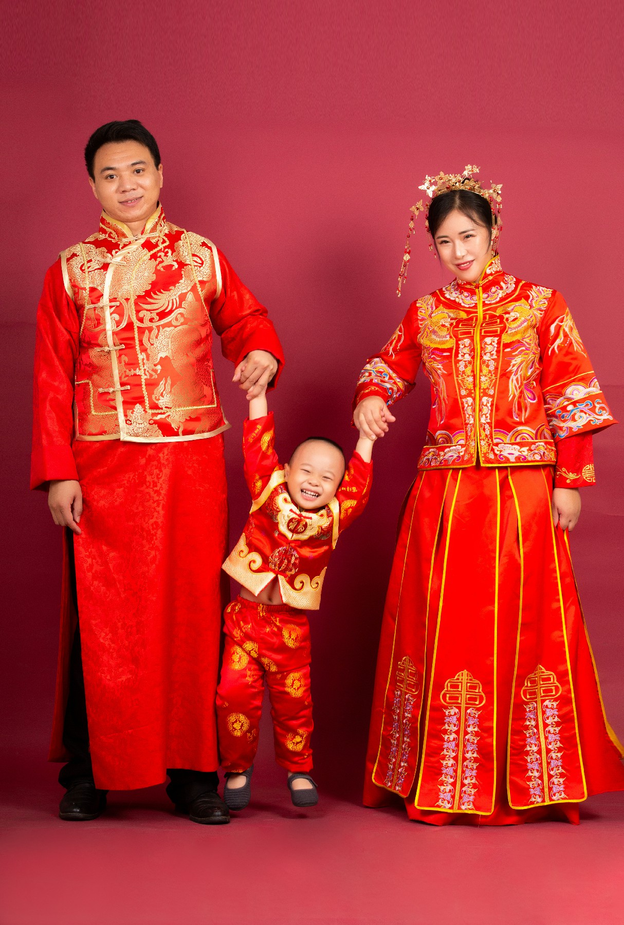 大元元与父母的温馨时刻：中国风写真的独特魅力