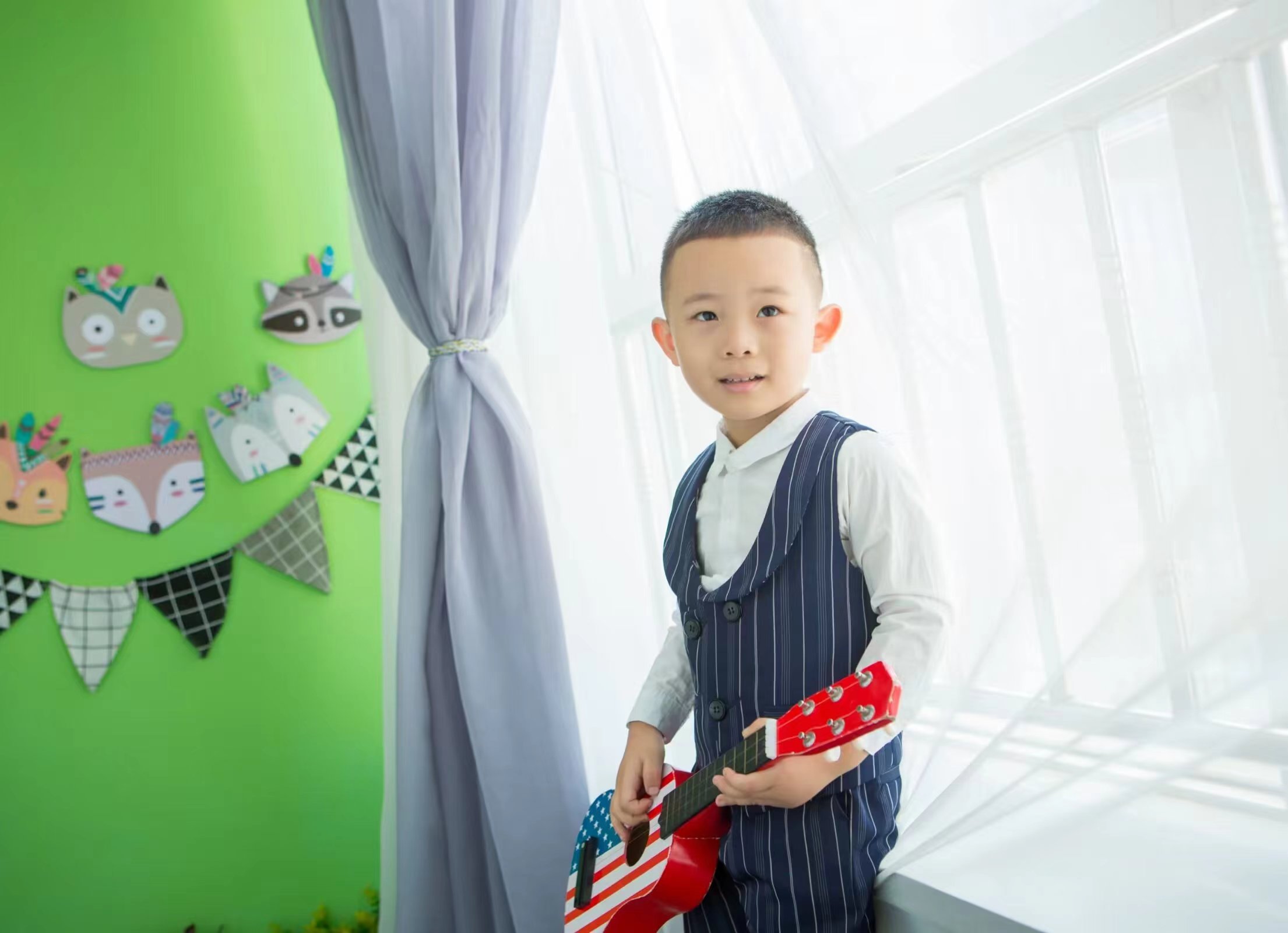 大元元的微笑旋律：小吉他手的蓝色梦想