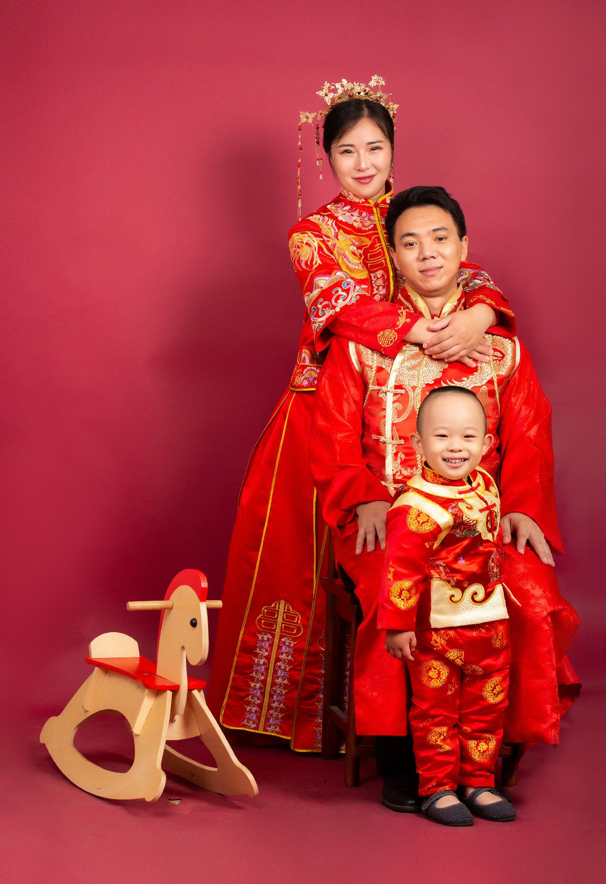 大元元与父母的温馨时刻：中国风写真的独特魅力