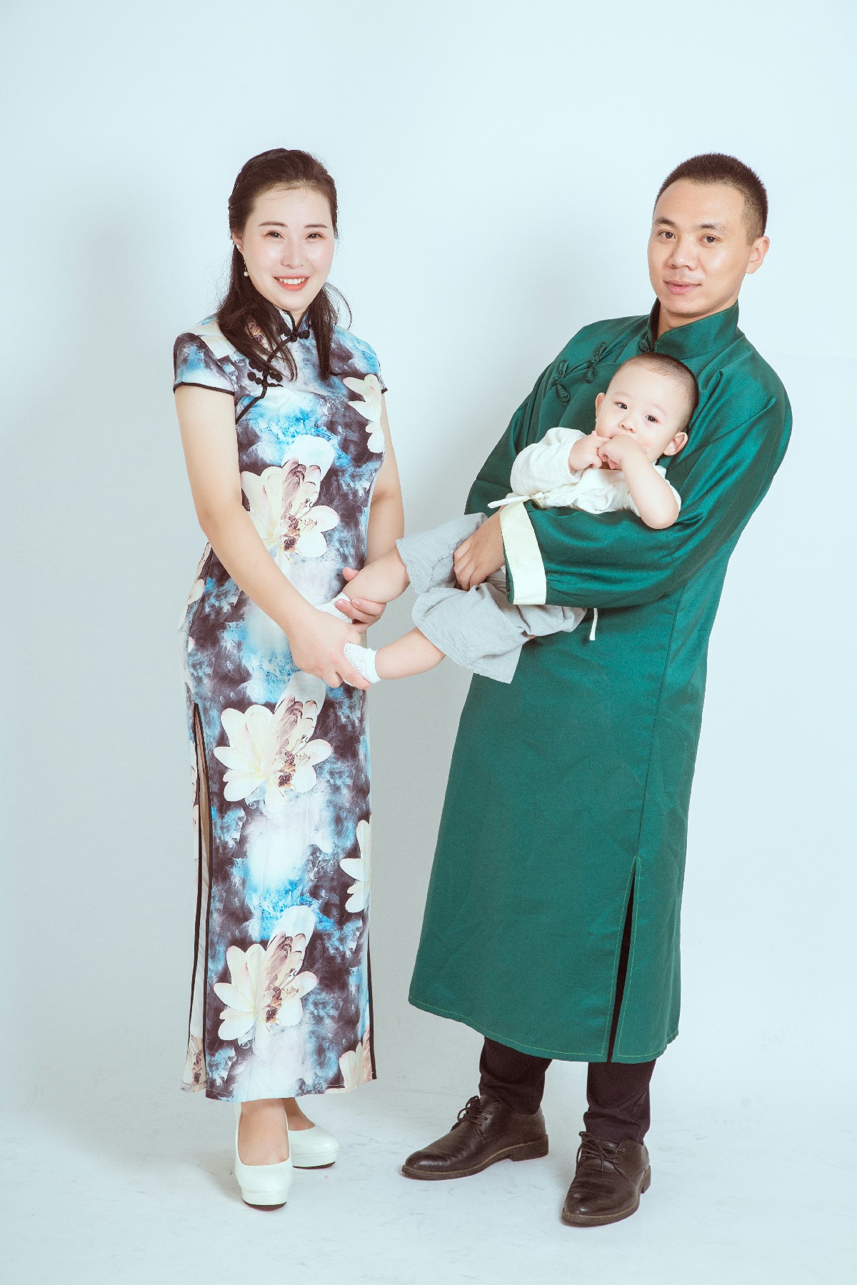 共筑幸福：中国风全家福中的温馨瞬间