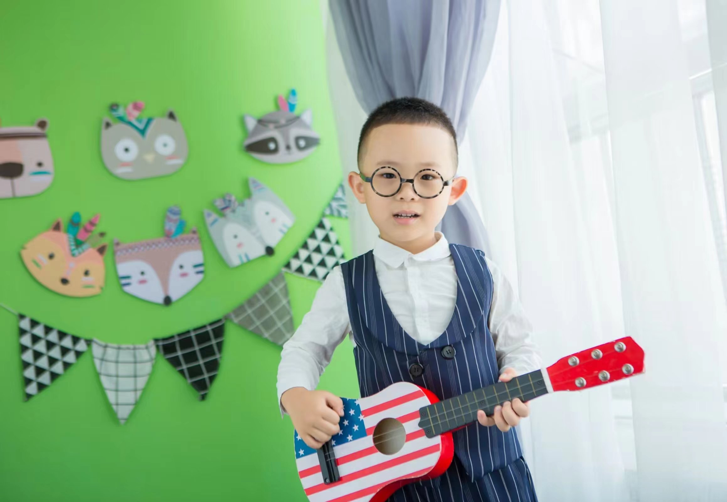 大元元的微笑旋律：小吉他手的蓝色梦想