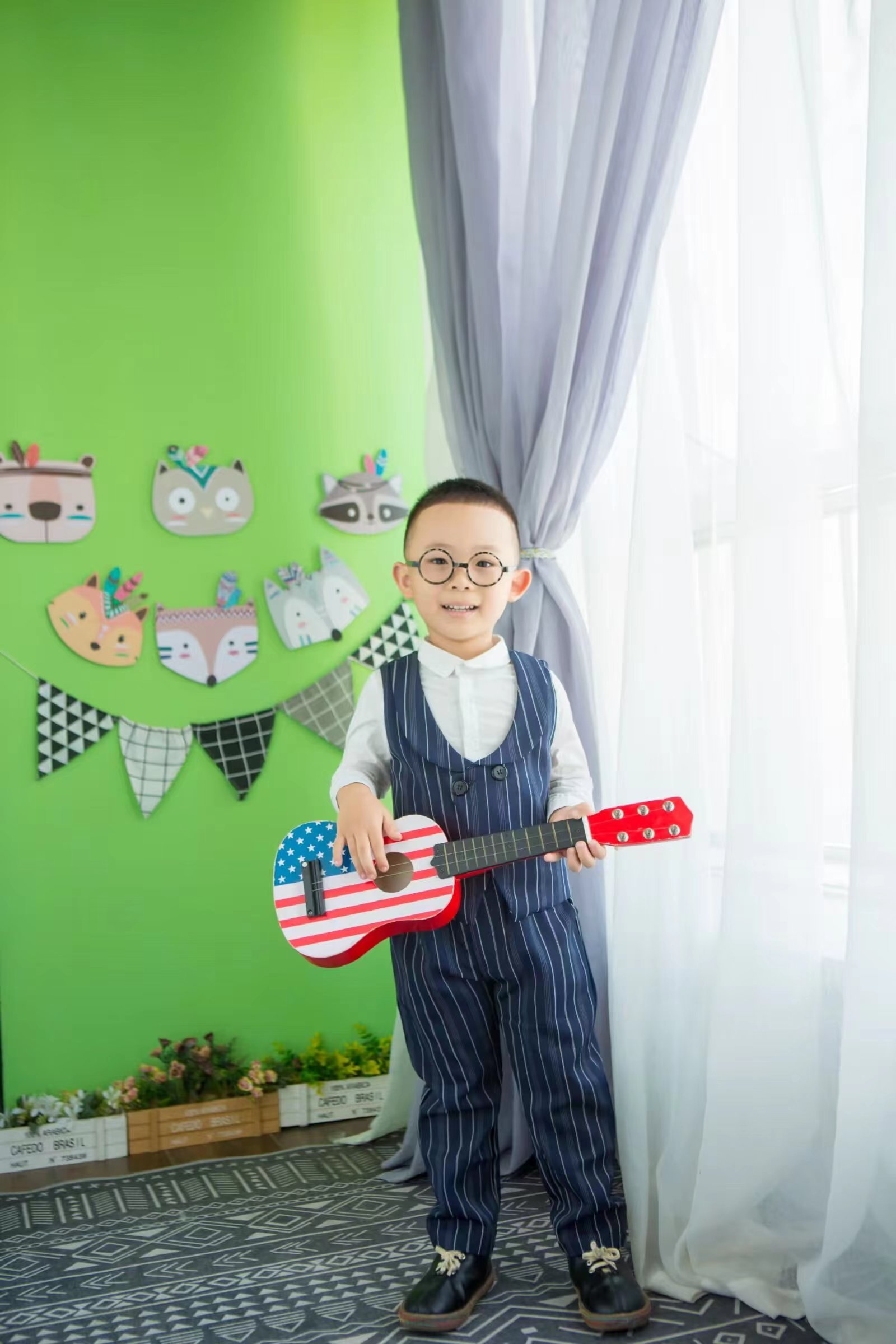 大元元的微笑旋律：小吉他手的蓝色梦想