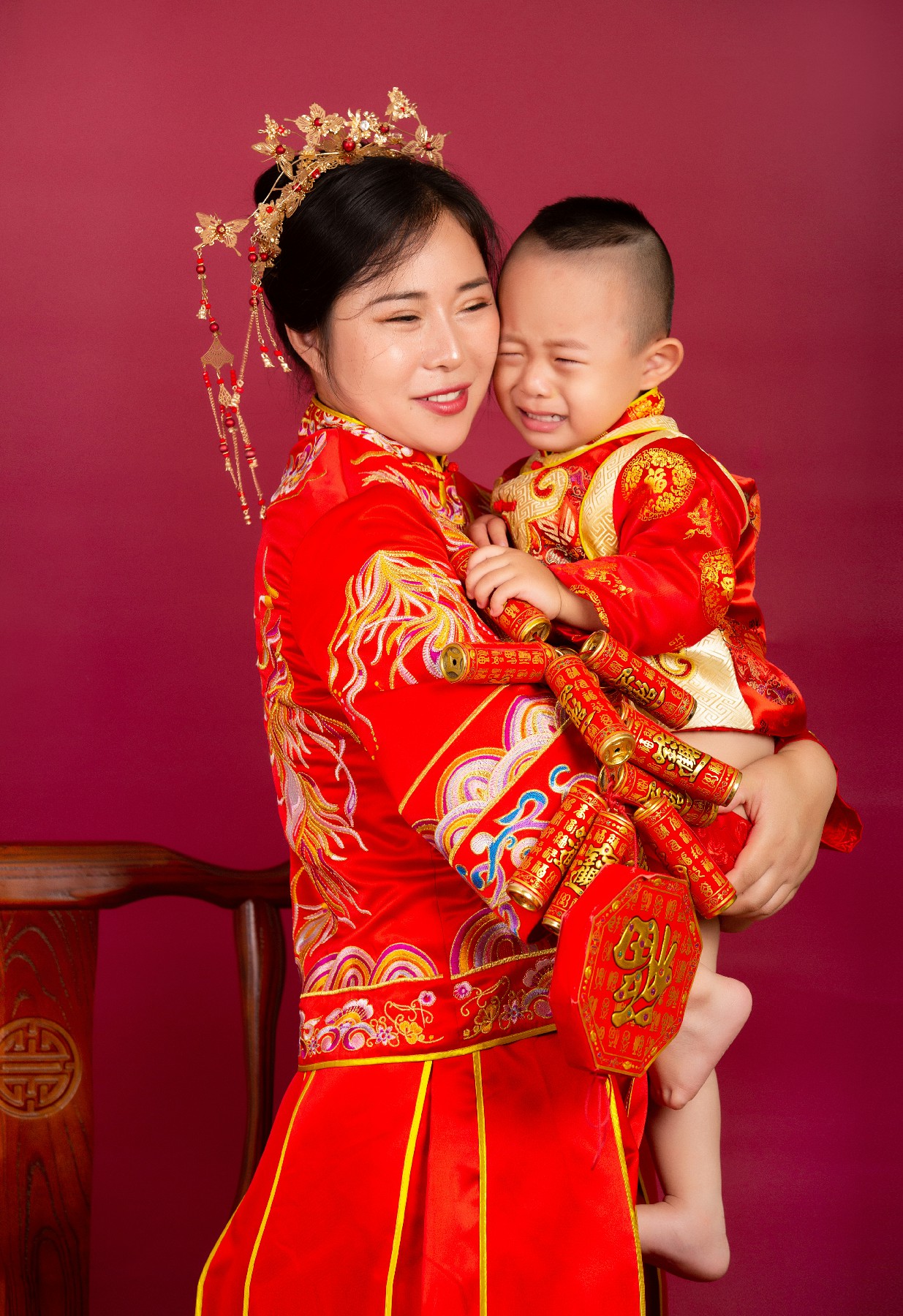 大元元与父母的温馨时刻：中国风写真的独特魅力