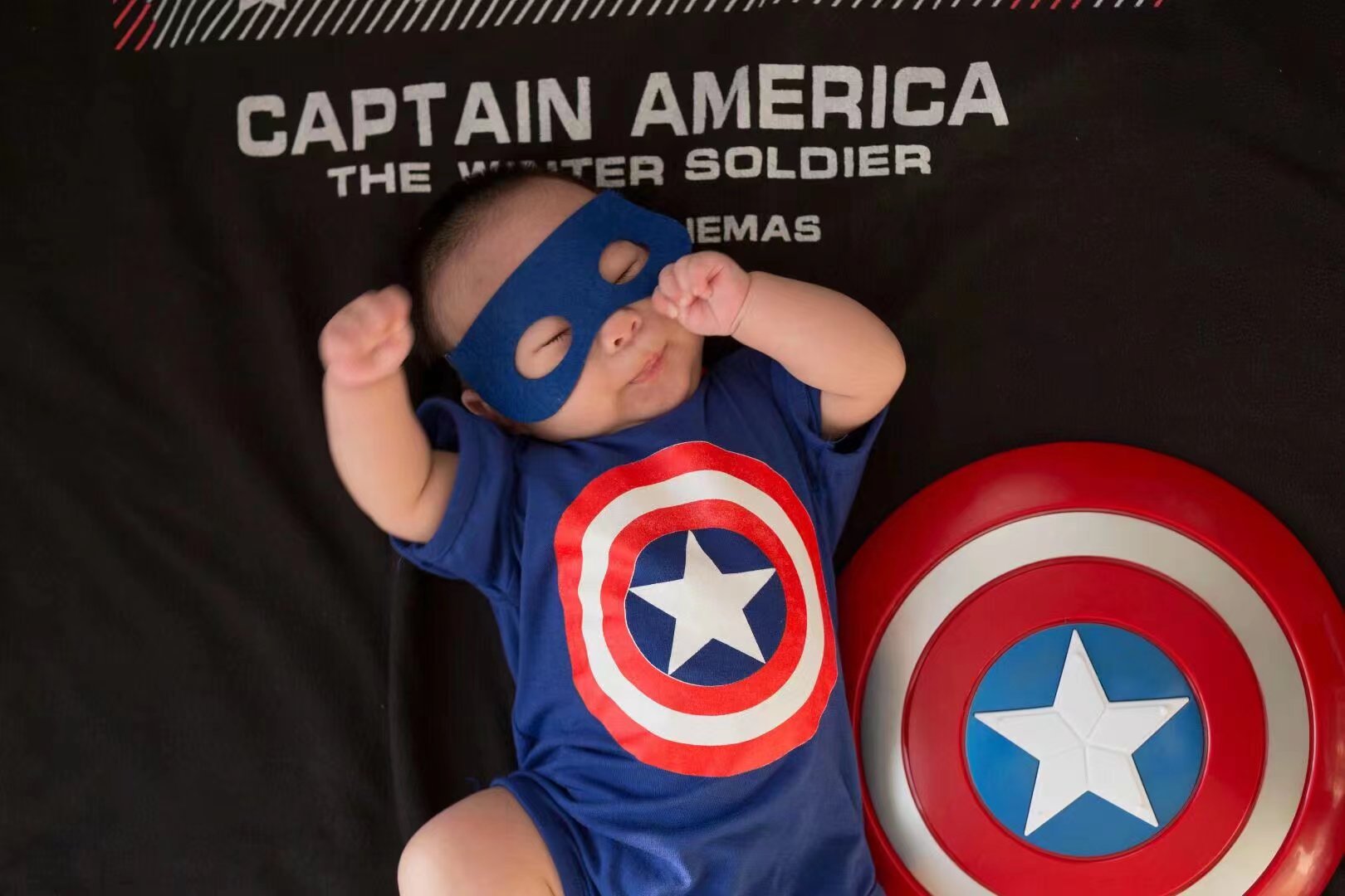 小小婴儿的美国队长梦：英雄精神的传承与影响