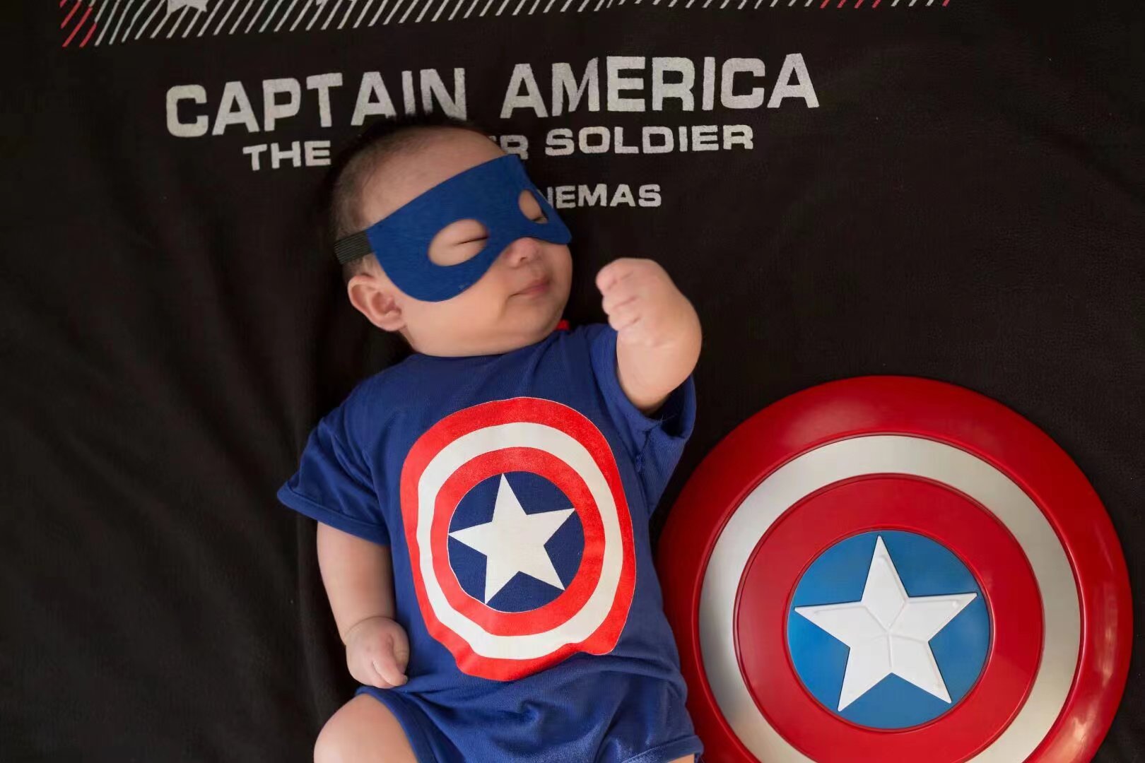 小小婴儿的美国队长梦：英雄精神的传承与影响