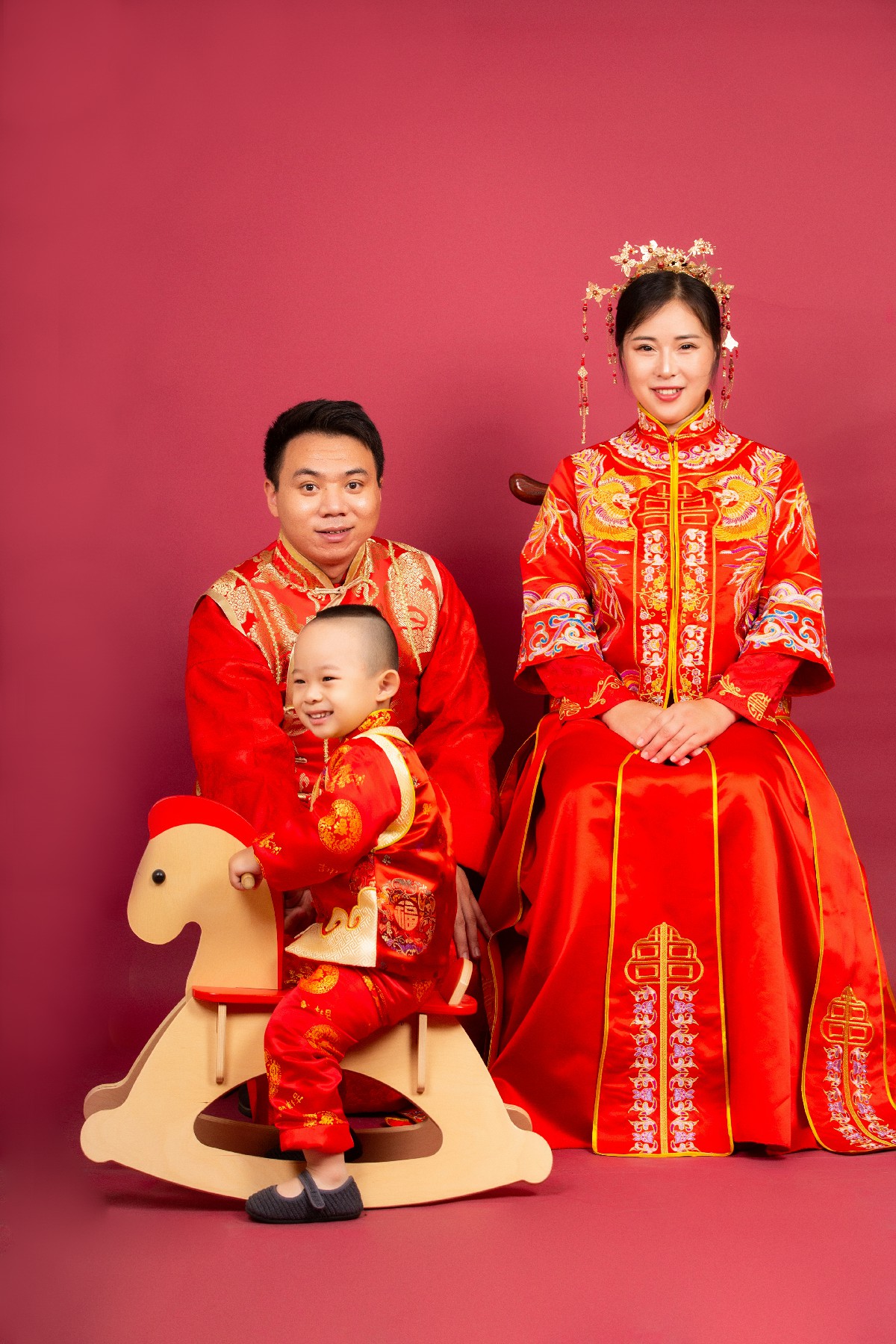 大元元与父母的温馨时刻：中国风写真的独特魅力