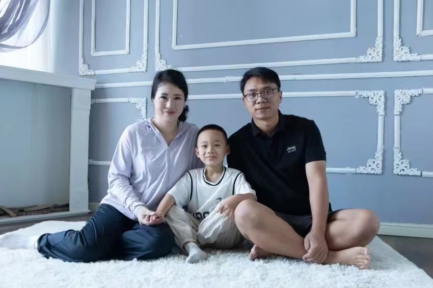 大元元和爸爸妈妈的5岁合影