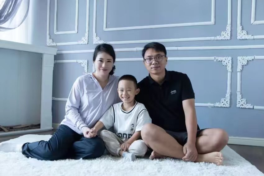 大元元和爸爸妈妈的5岁合影