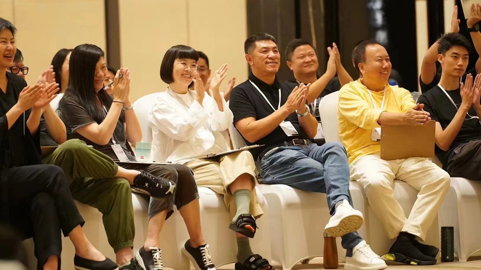 4鼓掌.jpg